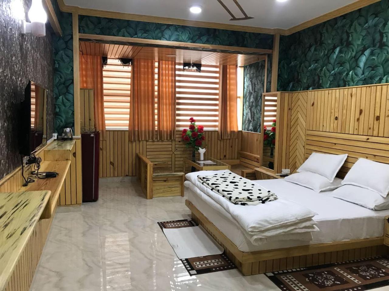 Oyo 37525 Hotel Mall Palace Pithorāgarh Kültér fotó