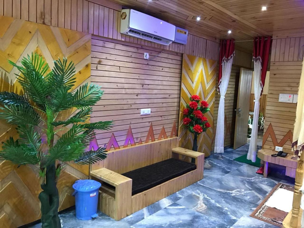 Oyo 37525 Hotel Mall Palace Pithorāgarh Kültér fotó
