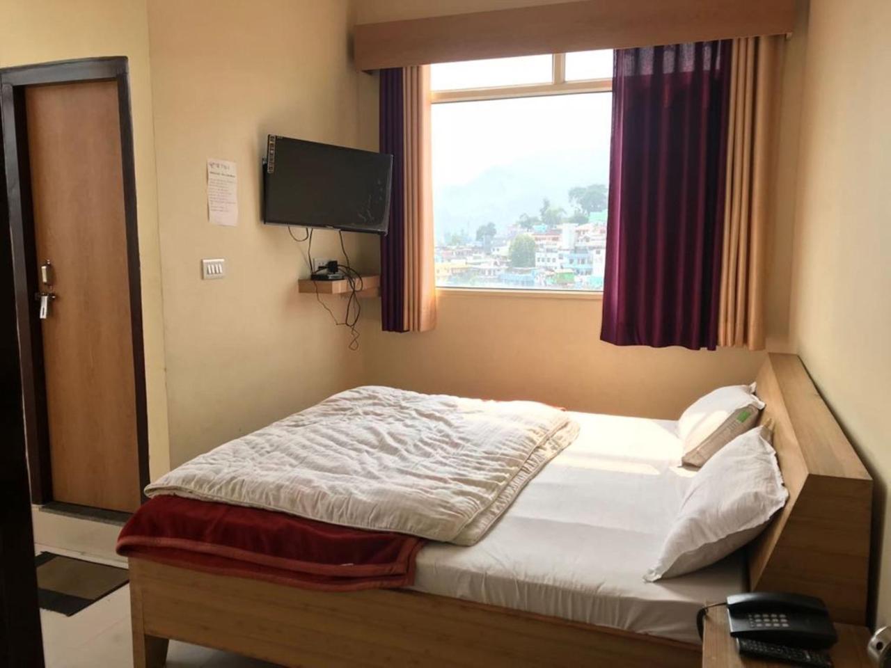 Oyo 37525 Hotel Mall Palace Pithorāgarh Kültér fotó