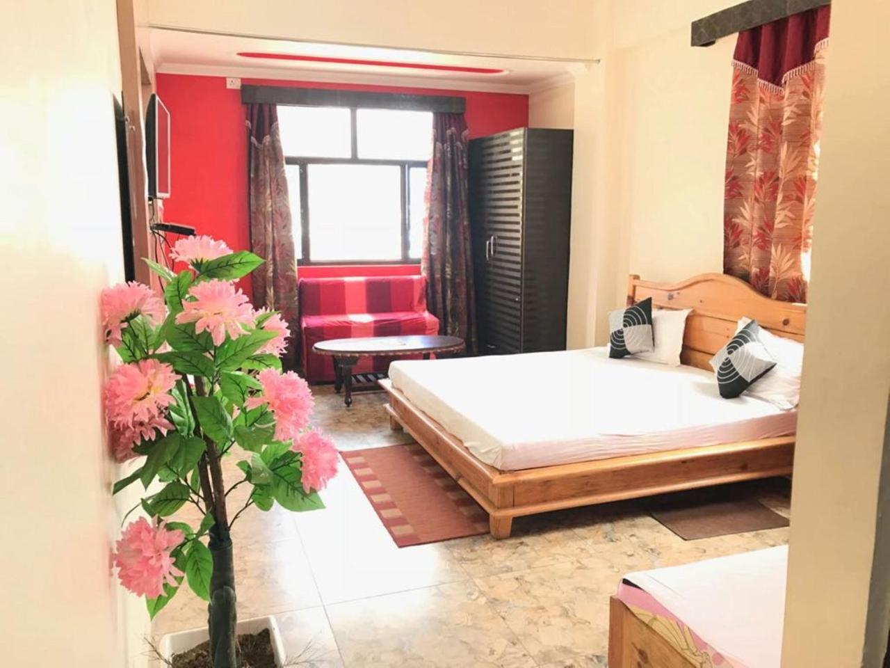 Oyo 37525 Hotel Mall Palace Pithorāgarh Kültér fotó