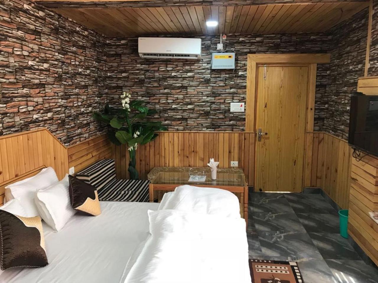 Oyo 37525 Hotel Mall Palace Pithorāgarh Kültér fotó