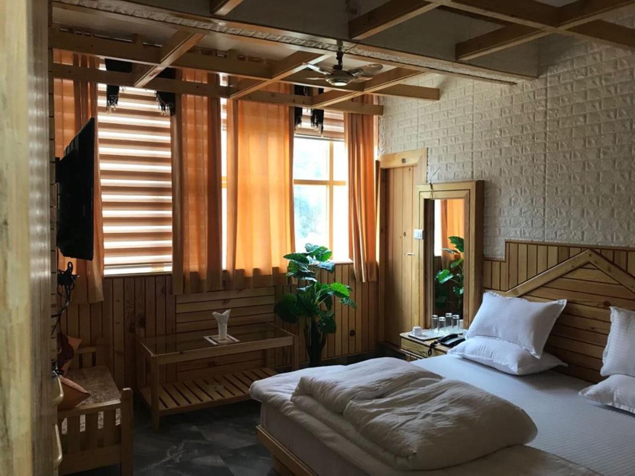 Oyo 37525 Hotel Mall Palace Pithorāgarh Kültér fotó
