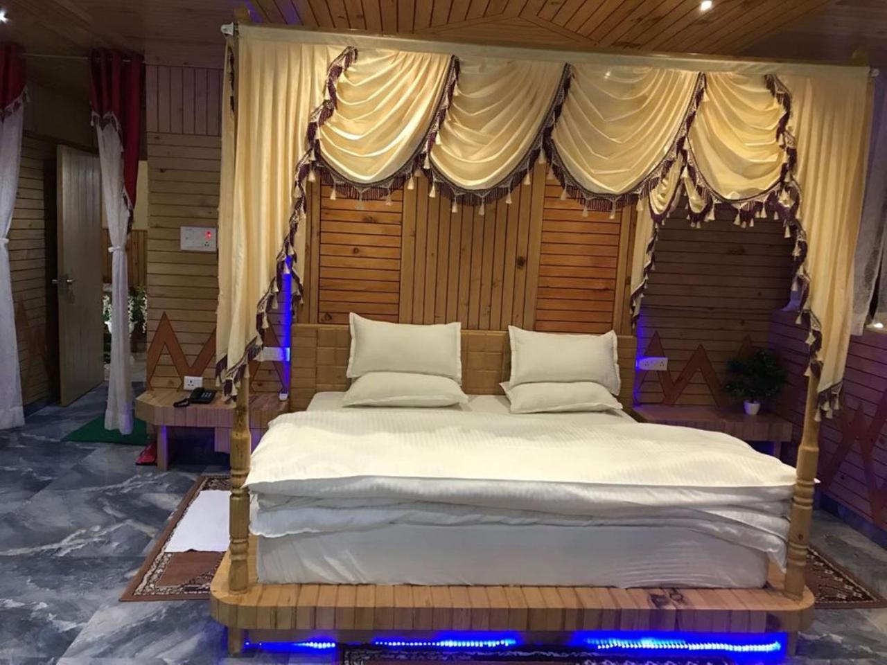 Oyo 37525 Hotel Mall Palace Pithorāgarh Kültér fotó