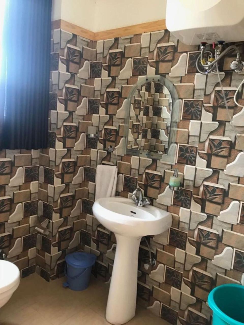 Oyo 37525 Hotel Mall Palace Pithorāgarh Kültér fotó