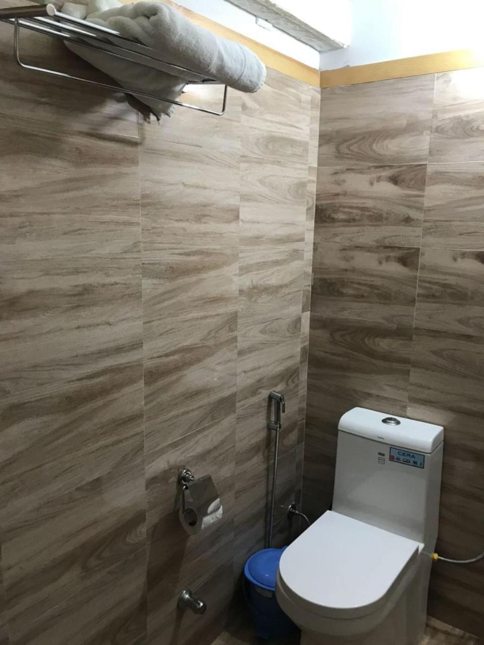 Oyo 37525 Hotel Mall Palace Pithorāgarh Kültér fotó